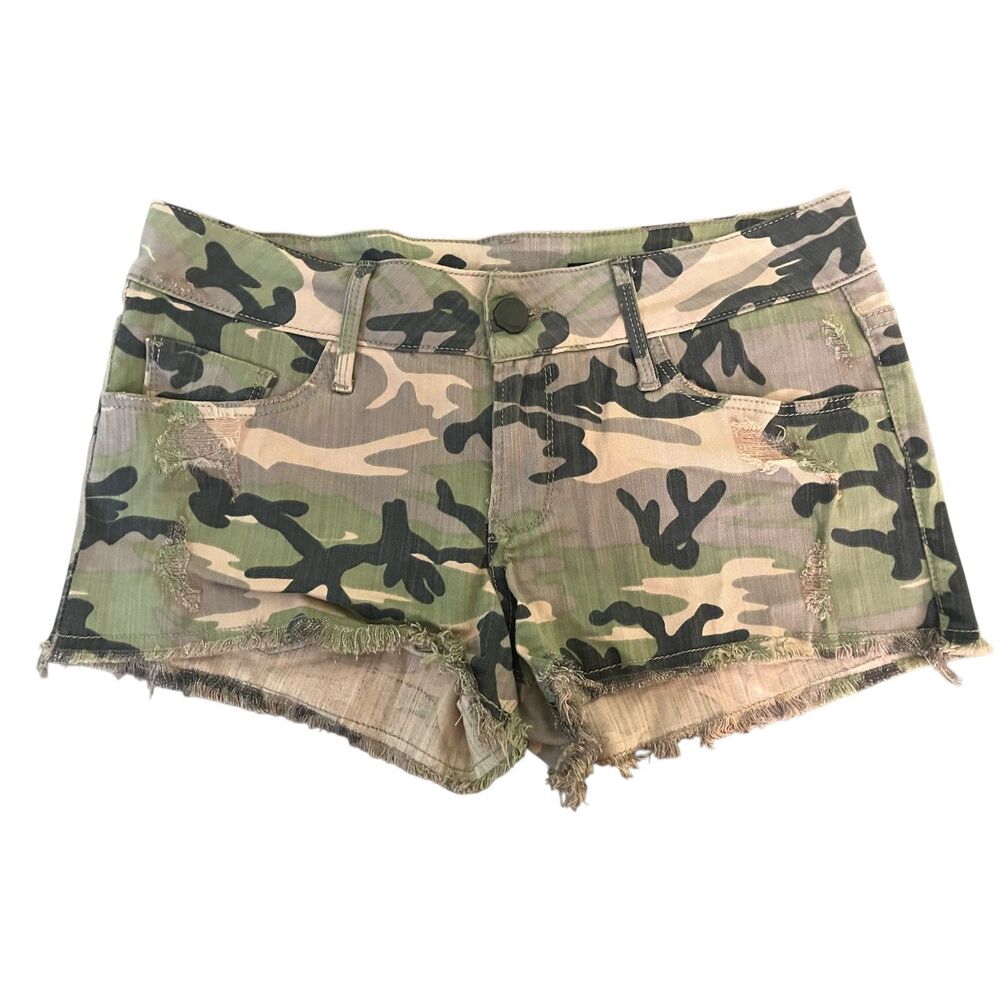 Black Orchid Los Angeles low rise camo distressed cut off shorts